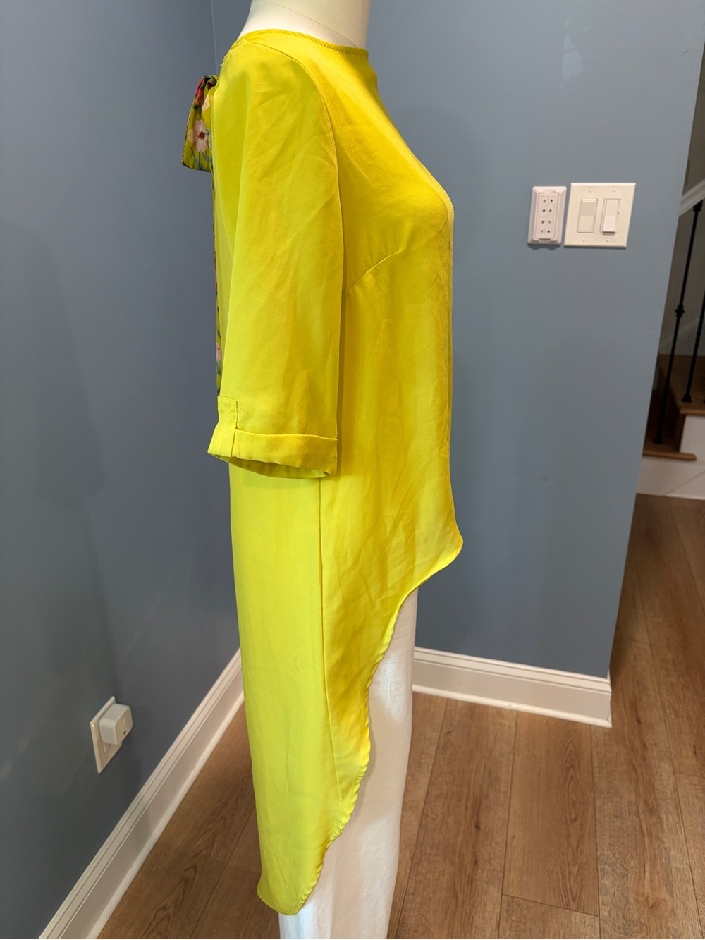 Sweet Pea Stacy Frati Lime Silky Blend High Low Blouse XS Floral Tie Back Top - Picture 3 of 7